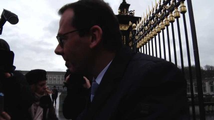 Wouter Beke s'est rendu chez le roi sur un vélo électrique