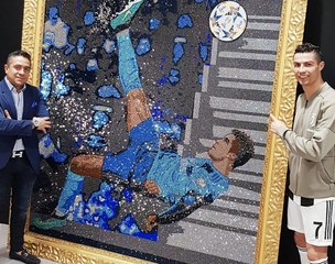Le retourné de Cristiano Ronaldo en cristaux Swarovski