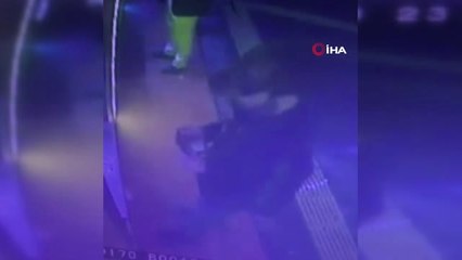 Atm'de Sırasını Verdi, Para Çeken Kadının Çantasını Çaldı...kapkaçcı Güvenlik Kamerasında