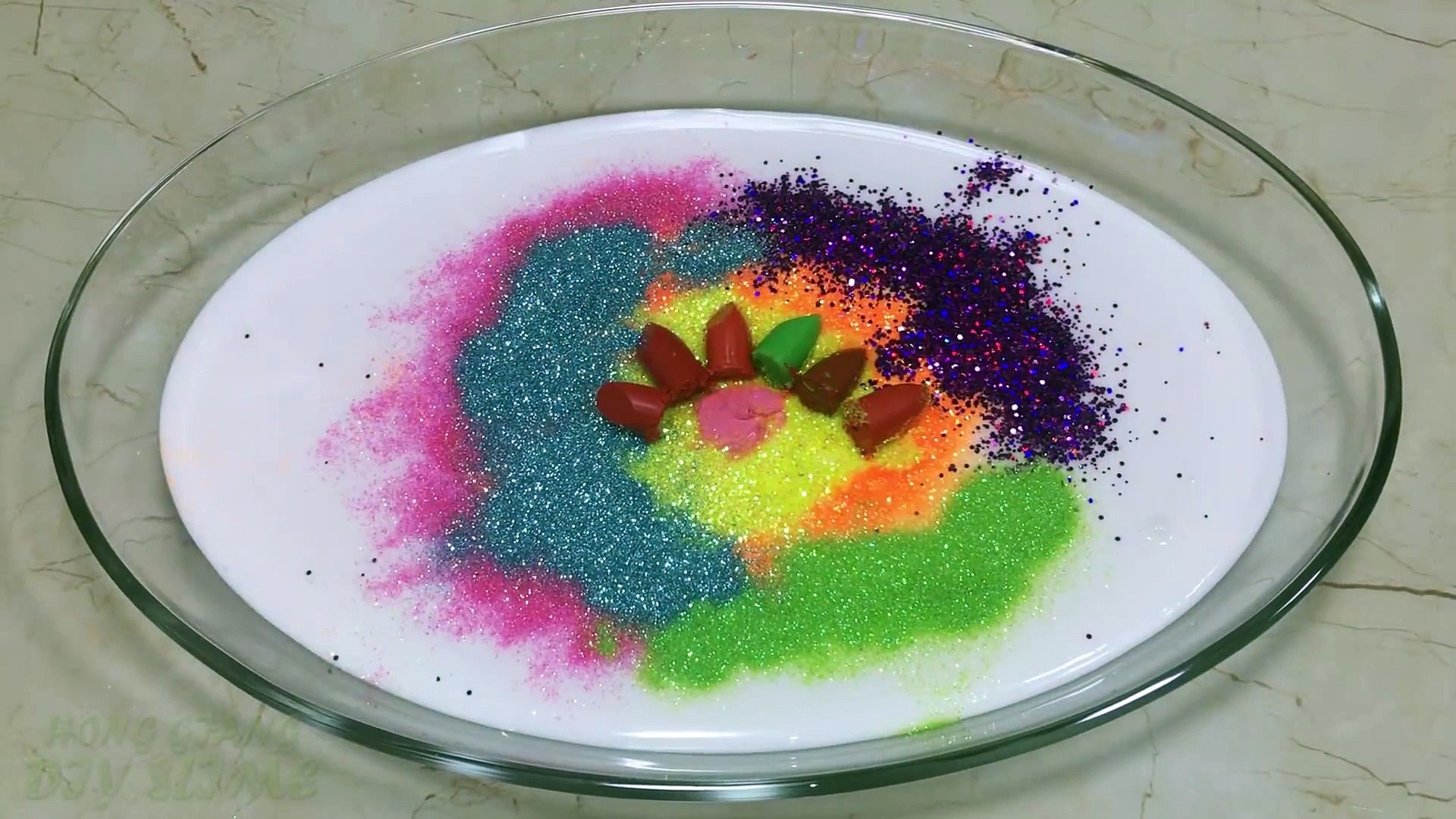 GLITTER SLIME, Mixing makeup and glitter into Clear Slime
