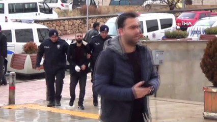 Anne ve babasını darp etti, silah ve uyuşturucuyla yakalandı