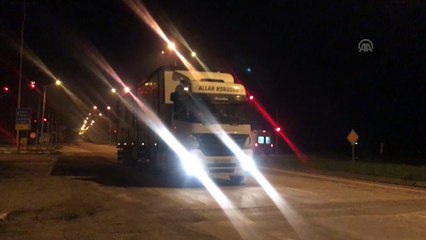 Suriye sınırına iş makinesi ve konteyner sevkiyatı (2) - HATAY