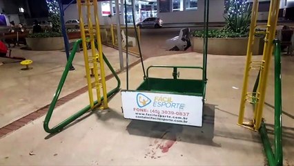 Criança fere a cabeça em brinquedo na Avenida Brasil