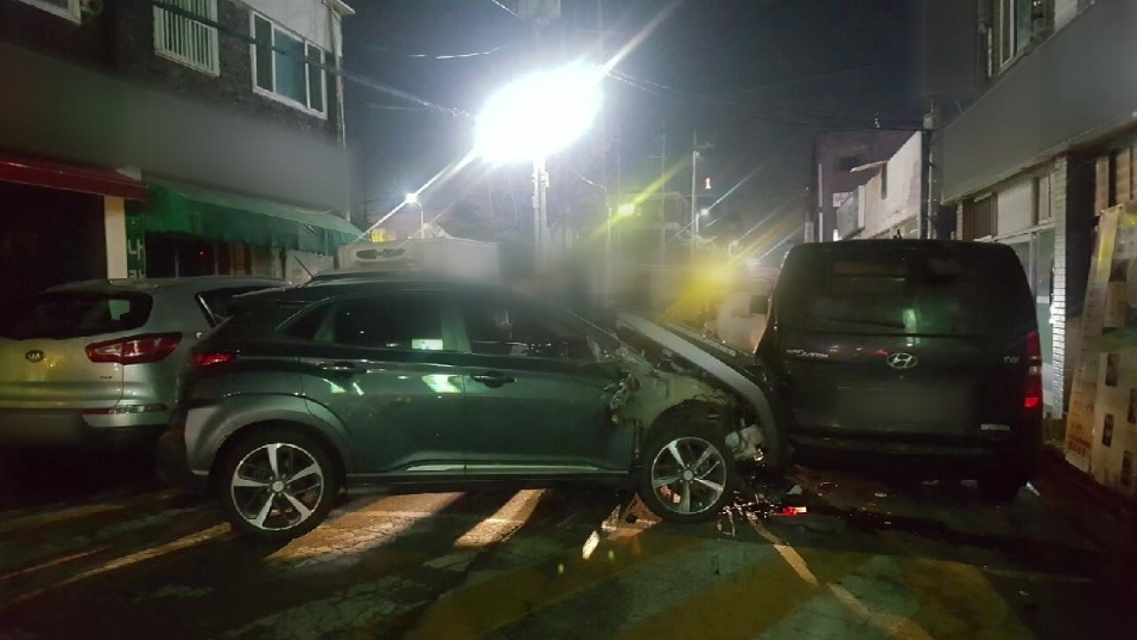 만취 20대, 차량 5대 잇따라 들이받아 / YTN