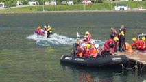 Motorboats in action - Xuồng máy đang hoạt động