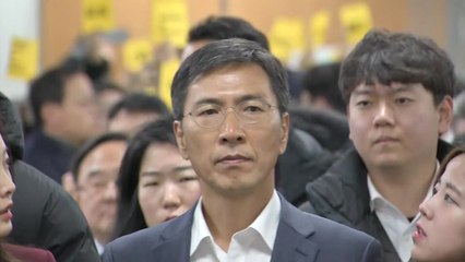 '성폭행 무죄' 안희정, 2심 첫 공판 출석..."드릴 말씀 없어" / YTN
