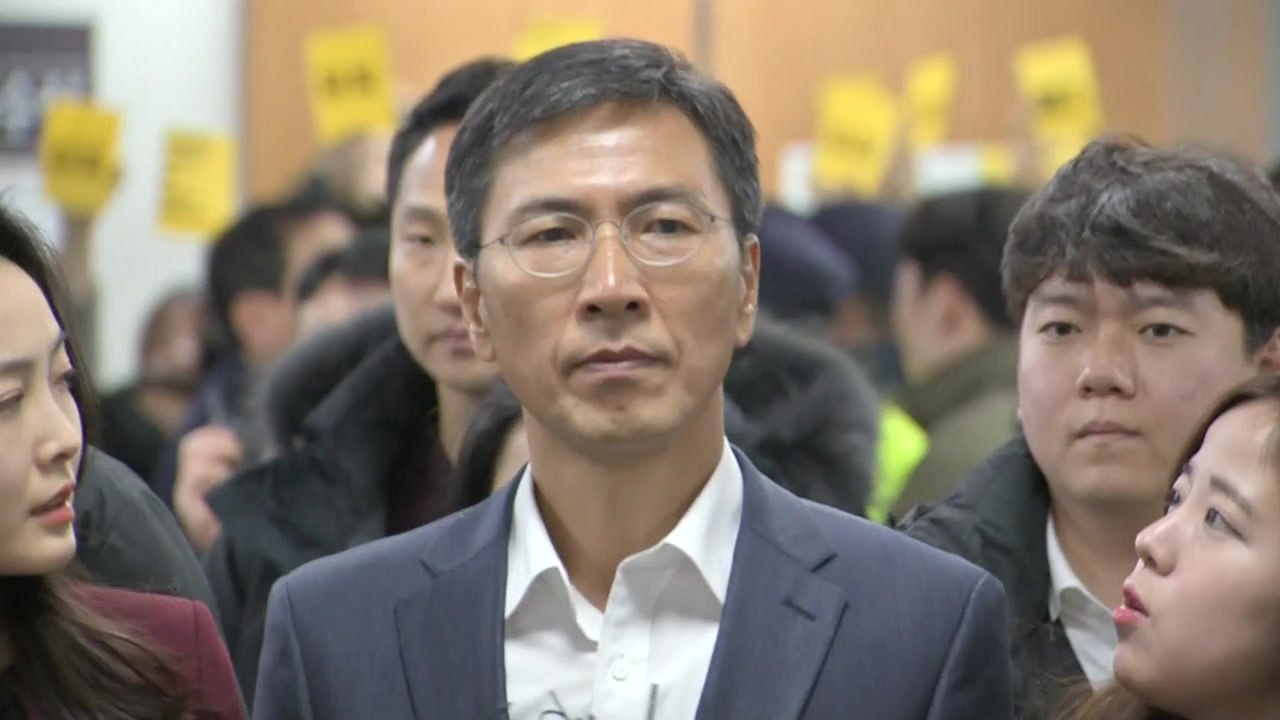 '성폭행 무죄' 안희정, 2심 첫 공판 출석..."드릴 말씀 없어" / YTN
