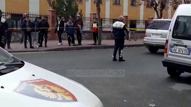 Pa Koment - Lezhë, makina përplas mësuesen dhe nxënësen pranë shkollës - Top Channel Albania