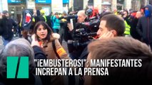 Manifestantes increpan a un equipo de 'Antena 3 Noticias' durante el 21-D