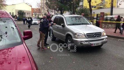 Ora News - Aksident në Lezhë, makina përplas mësuesen dhe nxënësen pranë shkollës