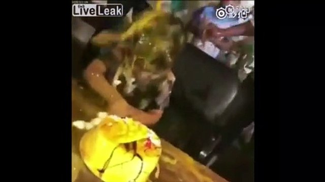 Une famille de monstres ruine totalement l'anniversaire de ce jeune garçon