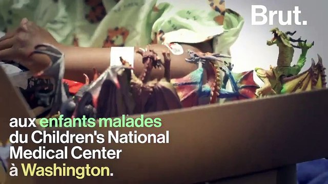 Déguisé en Père Noël, Barack Obama rend une visite surprise à des enfants malades