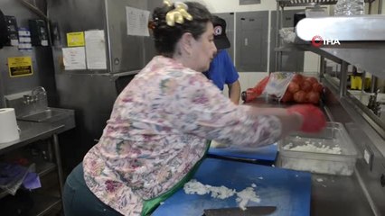 Amerika'da Yaşayan Türklerden Evsizlere Yardım Yemeği