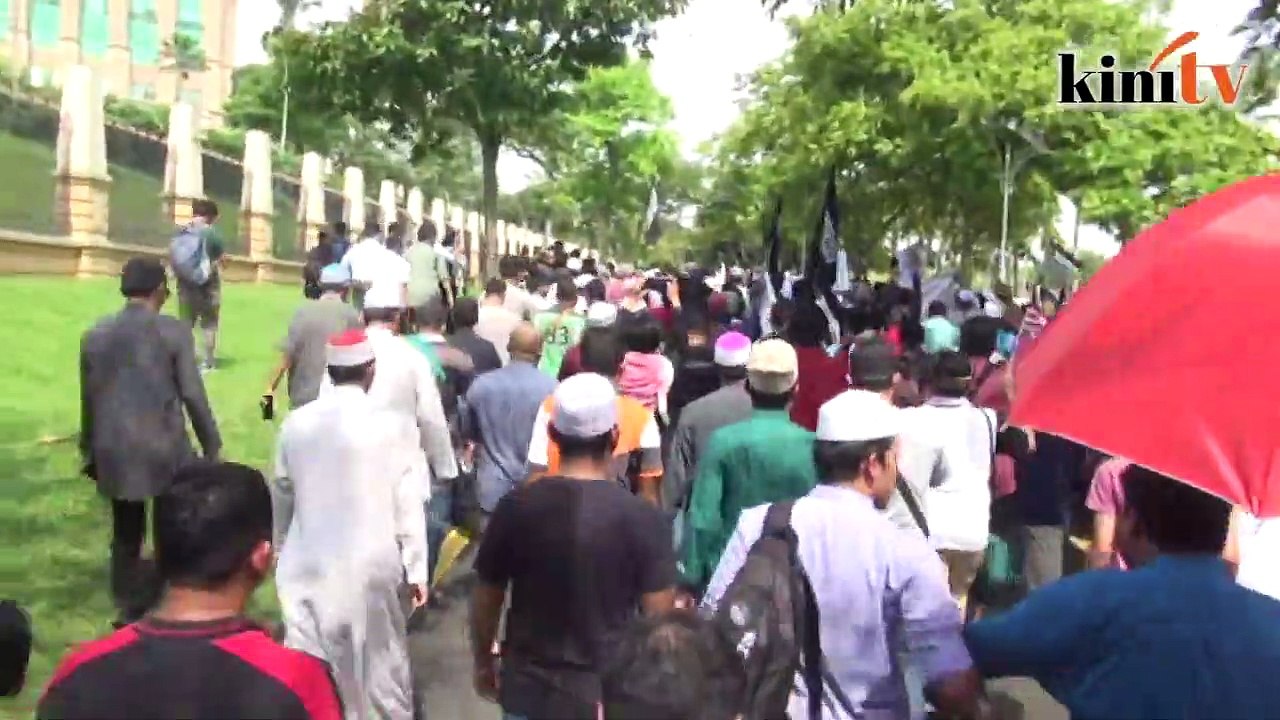 300 berarak tuntut keadilan untuk Adib, desak Dr M pecat Waytha