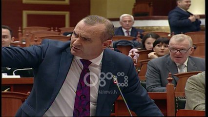 Ora News - Vetingu në politikë, debati në kuvend katandiset në ushkur e brekë