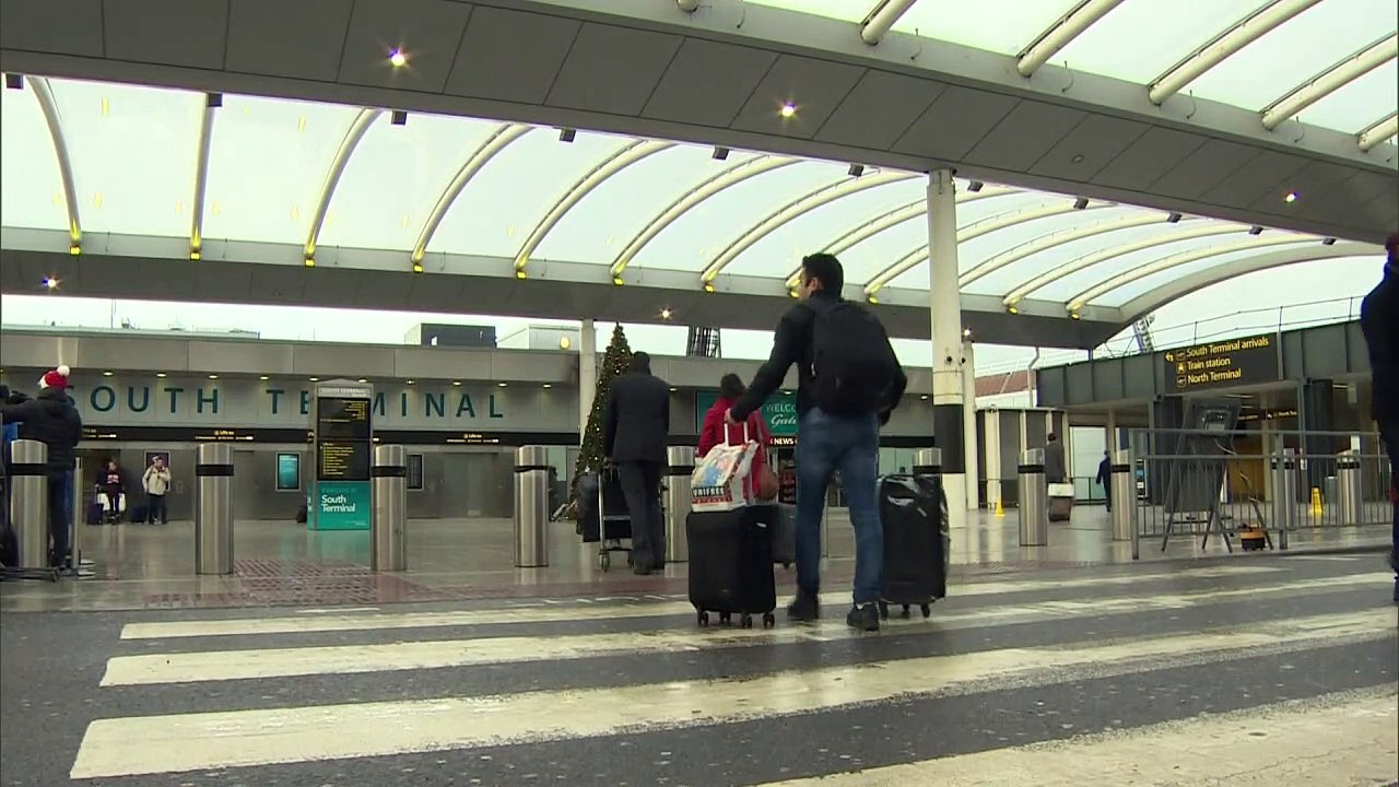 Flights resume at Gatwick Airport following dro...