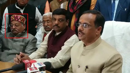 आगरा में डिप्टी सीएम के बगल में सोते रहे भाजपा विधायक और महानगर अध्यक्ष, वीडियो