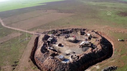 Fırat'ın doğusunda teröristlerin mevzileri görüntülendi