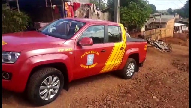 Bombeiros entregam presentes às crianças do XIV de Novembro