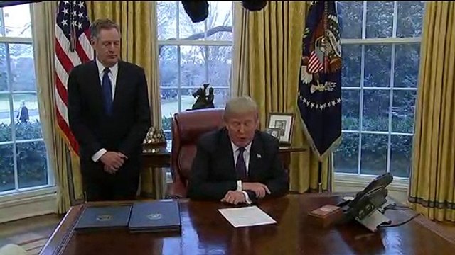 Trump firma ley que limita acceso de Nicaragua a créditos