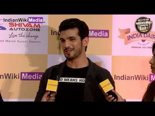 Arjun Bijlani on the red carpet of IndianWikiMedia celebrity bash