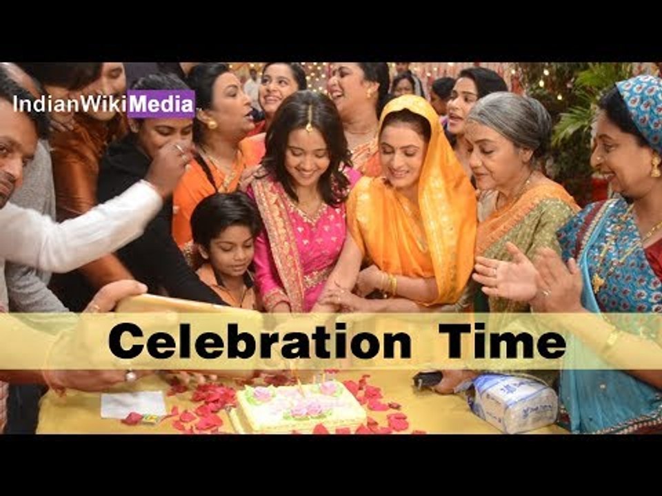 Yeh Un Dinon Ki Baat Hai 100th episode celebration on set