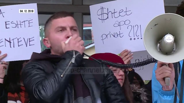 Protesta mbyllet për festa. Studentët: Rikthehemi në janar - Top Channel Albania - News - Lajme