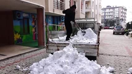 Edremit'te Anaokulu Öğrencileri Karla Tanıştı