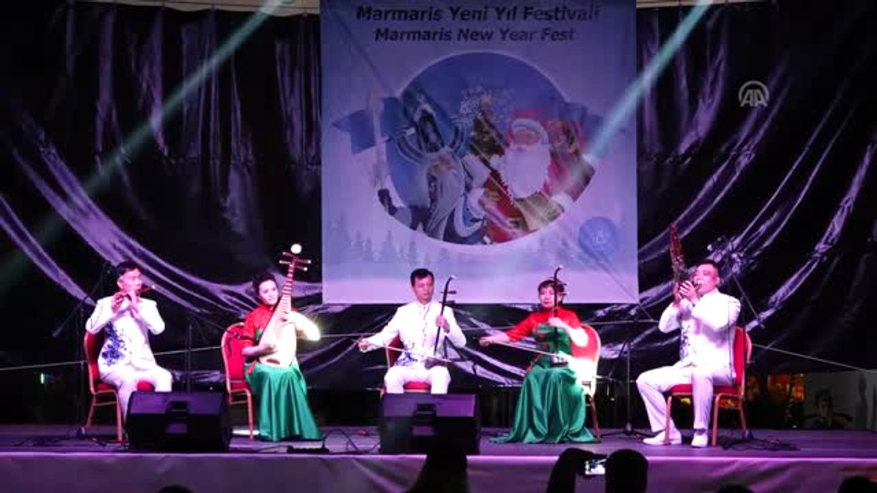Çinli Sanatçılar Marmaris'te Gösteri Sundu
