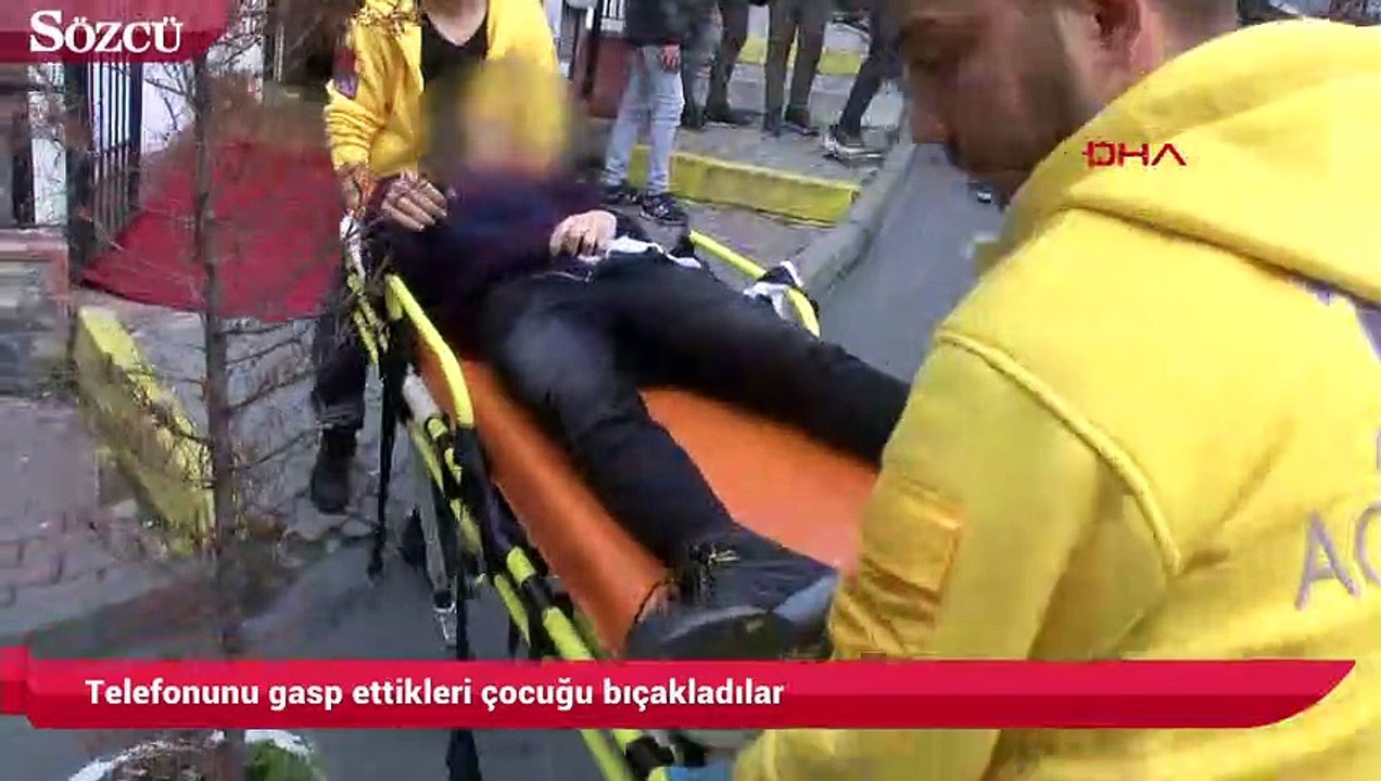 Telefonunu gasp ettikleri çocuğu bıçakladılar