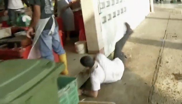 Grosse gamelle d’un candidat de Pékin Express - ZAPPING TÉLÉ BEST OF DU 31/12/2018