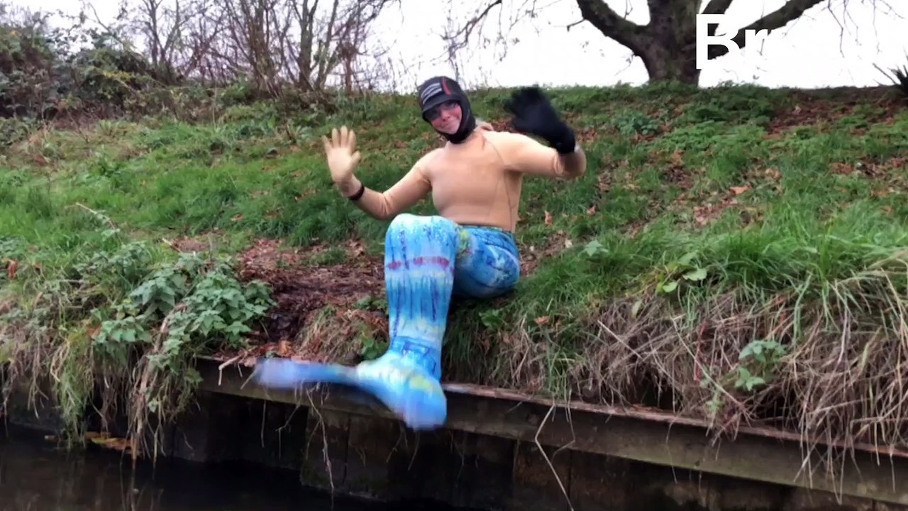 En costume de sirène, Lindsey Cole sensibilise contre les déchets plastiques