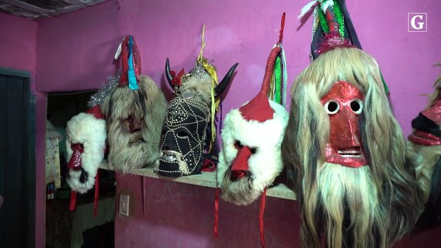 Entenda como funciona a função de palhaço em uma Folia de Reis