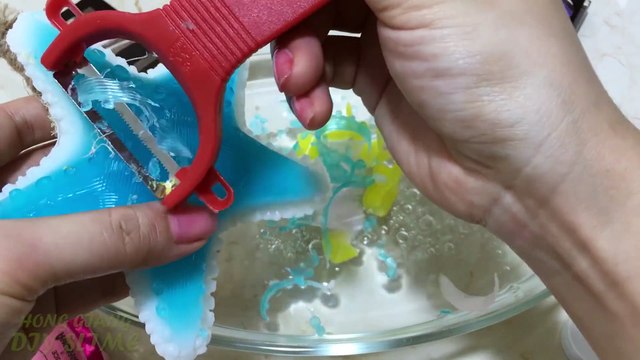 MIXING EYESHADOW AND HAND SOAP INTO CLEAR SLIME!! SLIMESMOOTHIE! SATISFYING SLIME VIDEO !