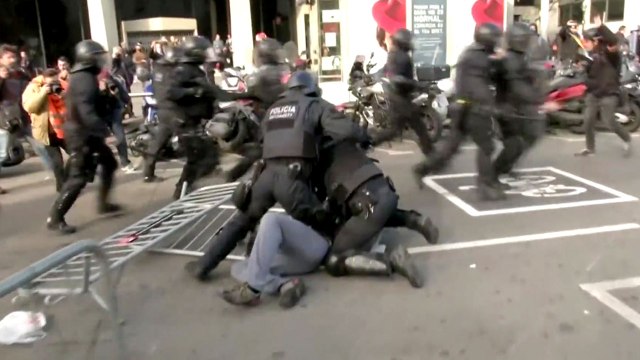 스페인-카탈루냐 긴장 고조...바르셀로나에서 대규모 규탄 시위 / YTN