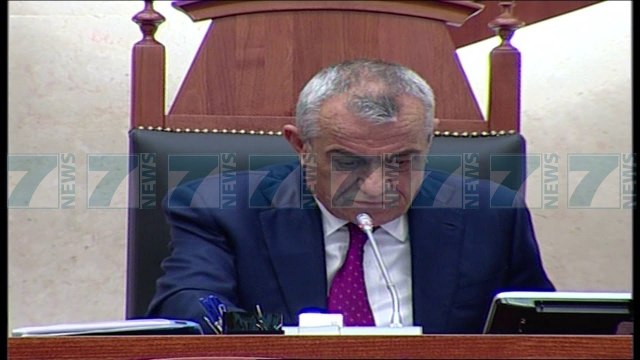 MAZHORANCA RRREZON DY DEKRETET E PRESIDENTIT META - News, Lajme - Kanali 7