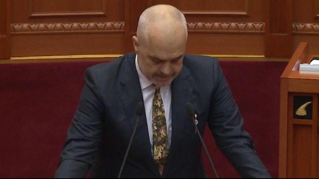 Haftanın 'no comment' videoları: Arnavutluk ve Ukyrayna'da olaylı meclis oturumu, Obama'nın dansı