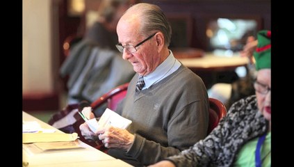 Strasbourg : des seniors répondent aux lettres au Père Noël