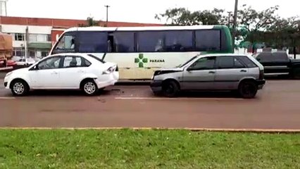 Colisão de trânsito é registrada na Avenida Brasil