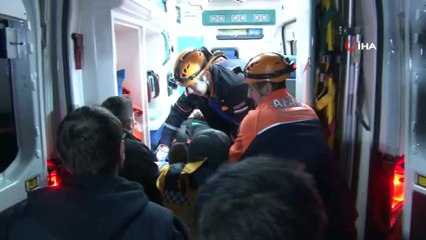 Hurdaya dönen araçtan sağ çıktılar