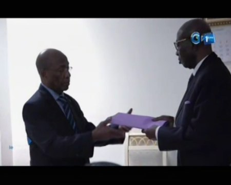 RTG/Remise du rapport de la commission spéciale chargée du programme de projet de loi au président des affaires administratives