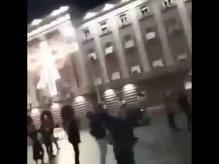 Ora News - Studentët rikthehen me 7 janar, lëshojnë 9 fenerë për 9 kërkesat e tyre