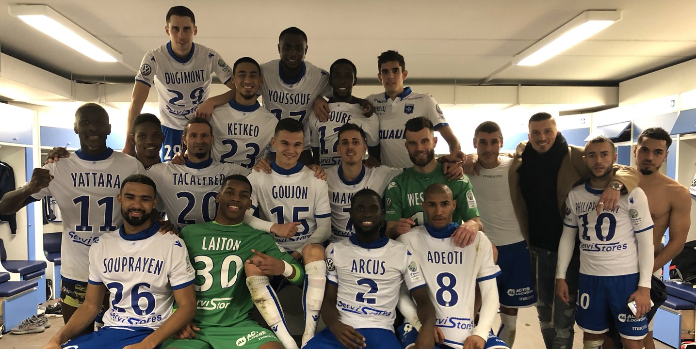 La joie et les réactions des joueurs de l'AJA après la superbe victoire 4-0 contre Grenoble pour finir l'année 2018.