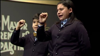 Niña llorando al cantar el quinto premio