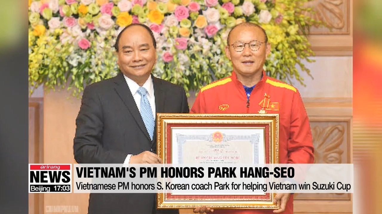 Vietnam PM honors S. Korean football coach Park Hang-seo
