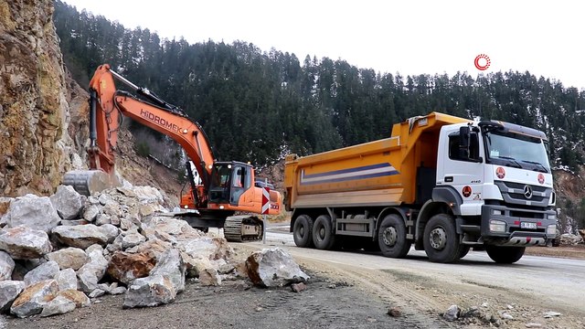 Gümüşhane-Trabzon karayolunda heyelan