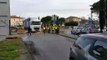 A l'entrée des autoroutes A7 et A9 à Orange centre, un camion vient de forcer le barrage des Gilets jaunes.