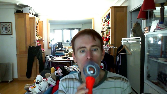 Wiwi égratigne the world is new de Save Ferris