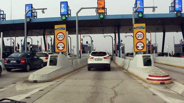 Όπου φύγει για τις γιορτές. Αυξημένη η κίνηση στην Εθνική οδό Αθηνών Λαμίας