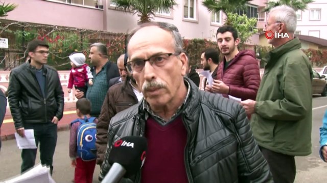 Salı günleri site içinde kuryeyi gören kaçacak yer arıyor